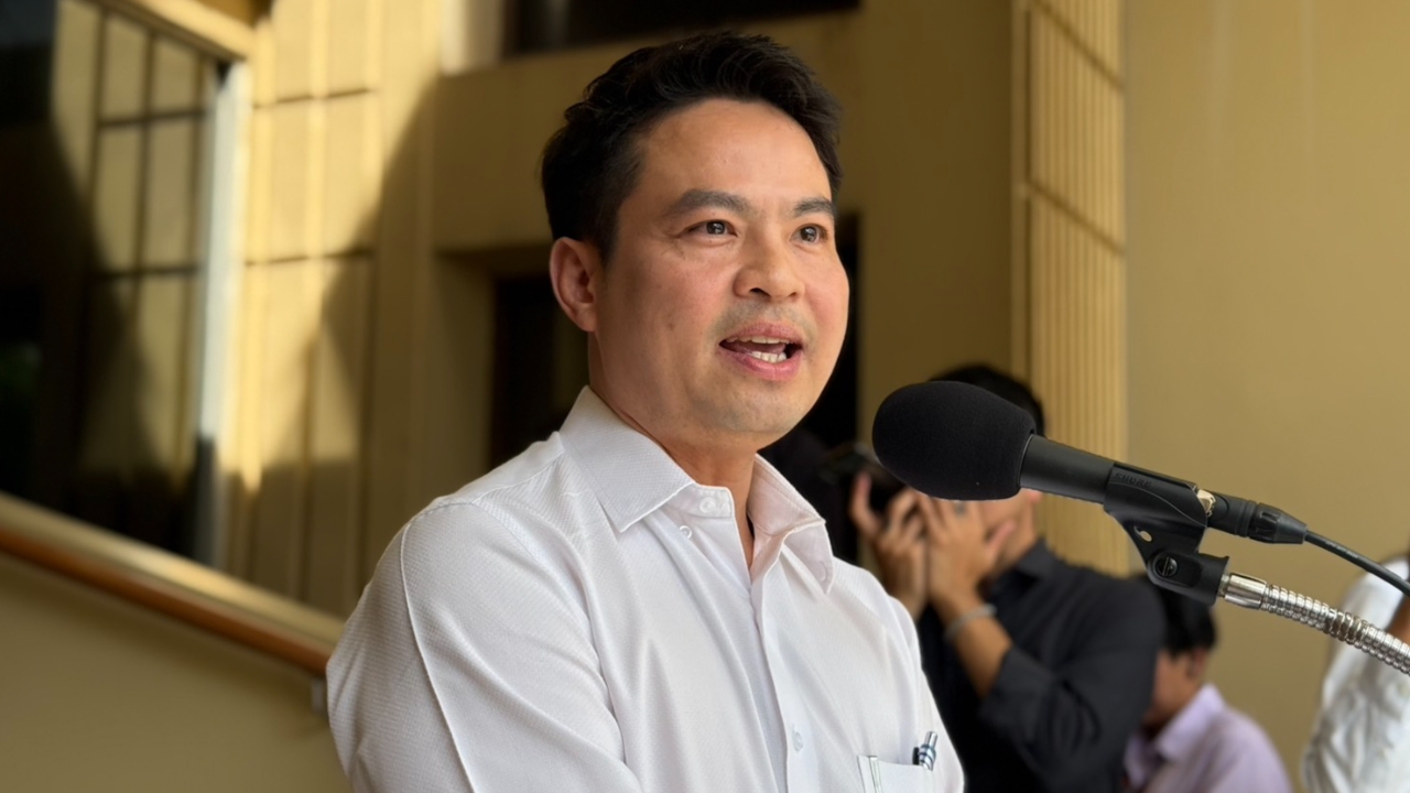 “ภราดร” ปัดไม่มีระบอบสีน้ำเงิน สวน “เท้ง” มีแต่พรรคสีน้ำเงินที่เติบโตจากพรรคสีส้ม