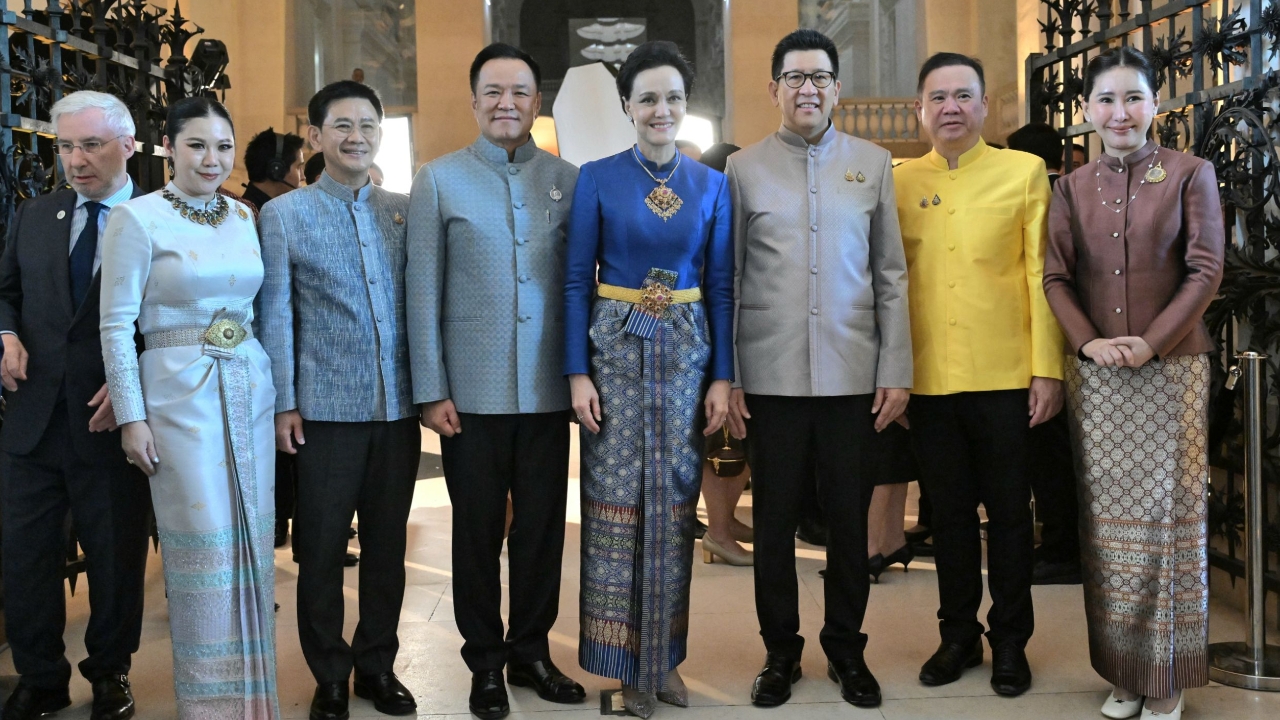 นายกฯ ร่วมชมนิทรรศการผ้าไทย ราชพัสตราสู่สากล ฉลอง 170 ปี ความสัมพันธ์ทางการทูตไทย-ฝรั่งเศส