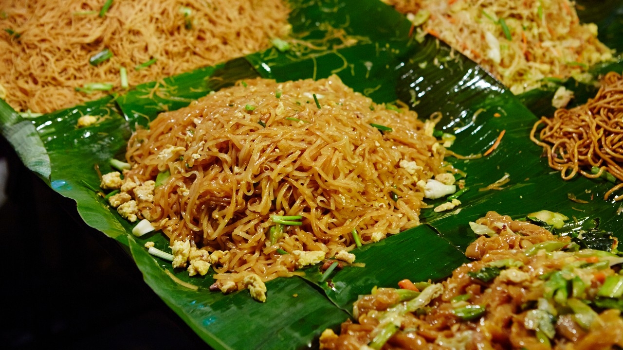 Exploring Ya Mos Food Scene: 12 Must-Try Michelin-Recommended Restaurants in Korat