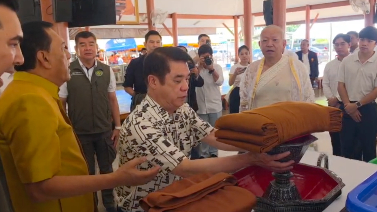 “สุริยะ จึงรุ่งเรืองกิจ” ปรากฏตัวร่วมงานบวช “ราเชน” อดีตอธิบดีฝนหลวง ที่วัดป่าบ้านตาด