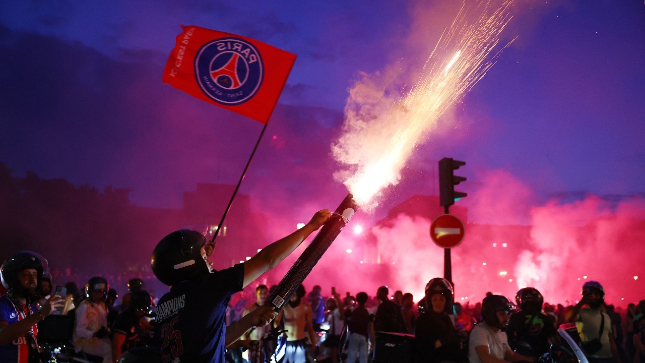 ฉลองแชมป์เดือด แฟนบอล PSG ก่อจลาจลทั่วฝรั่งเศส ตร. ปะทะเดือด-รวบตัวกว่า 400 ราย