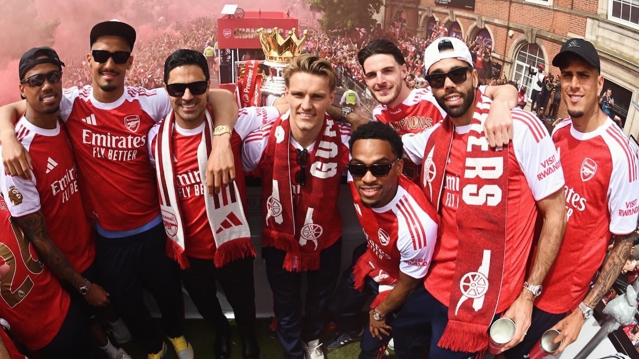 A Thrilling Celebration: Arsenal Parades Premier League Title After 22 Years