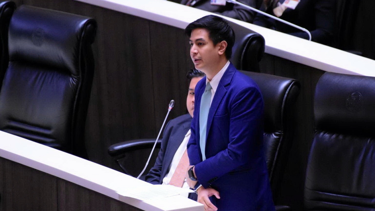 “พริษฐ์” ยันร่างแก้รัฐธรรมนูญพรรคประชาชน ไม่เปลี่ยนแปลงระบอบการปกครอง