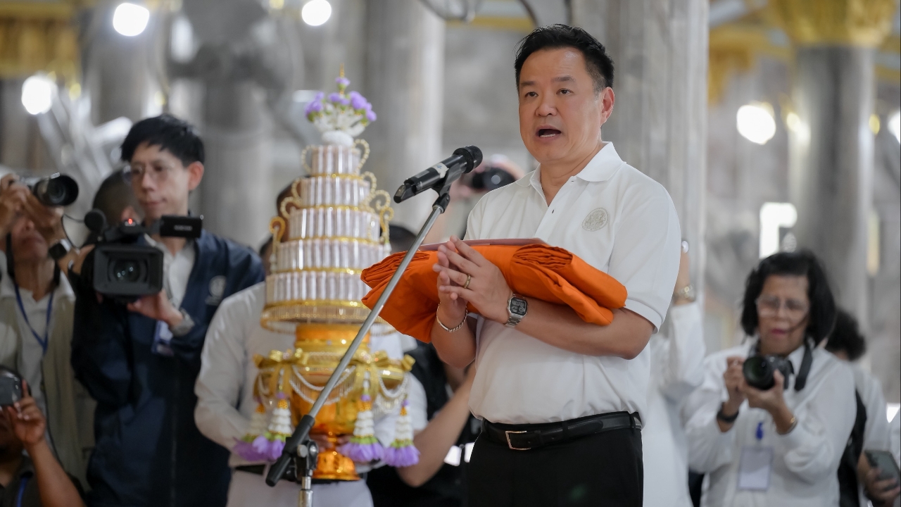 “นายกฯ อนุทิน” นำพุทธศาสนิกชนทอดผ้าป่าสามัคคี ส่งเสริมการท่องเที่ยว “วัดถ้ำเสือ จังหวัดกระบี่”