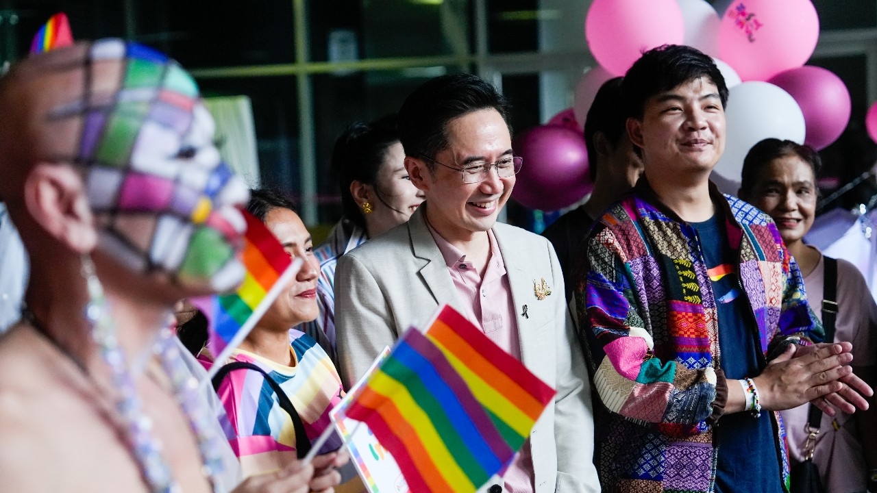 “ยศชนัน” นำพรรคเพื่อไทยร่วมขบวน “Bangkok Pride 2026” หนุนความเท่าเทียมทุกมิติ