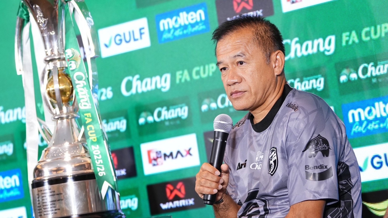 Coach Tia Sassems Sharp Words About Buriram Ahead of PT Prachuap in Chang FA Cup Final