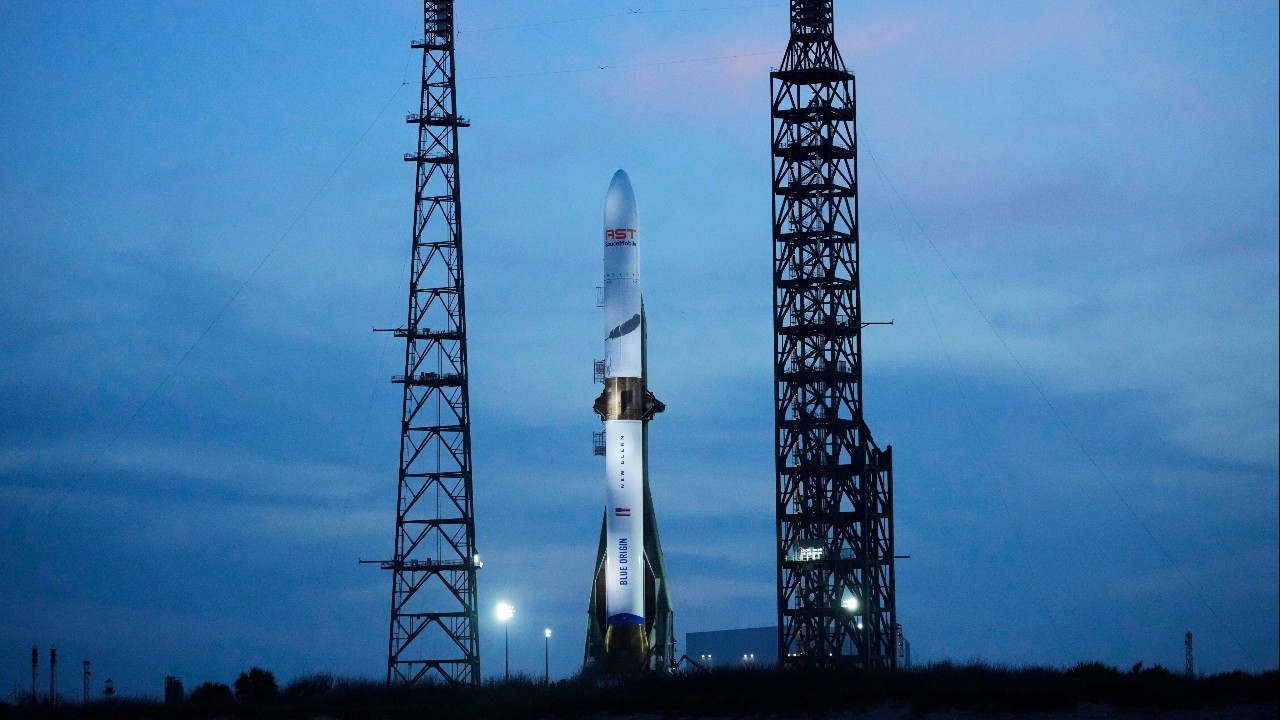 จรวด New Glenn ของ Blue Origin ระเบิดระหว่างทดสอบ เครื่องยนต์ไฟลุกกลางฐานยิง