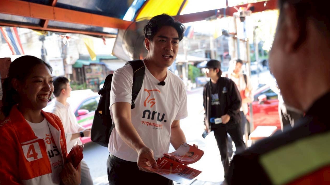 “ดร.โจ” พาผู้สมัคร สก.ปทุมวัน หาเสียงผู้ว่าฯ กทม. ย้ำครั้งนี้ต้องเลือกทีมพรรคประชาชน