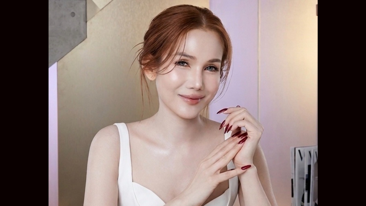 ชาวเน็ตทักแรง! จิ้งหรีดขาว วัย 50 อัป สวยออร่า ไปทำอะไรมาดูเด็กลง