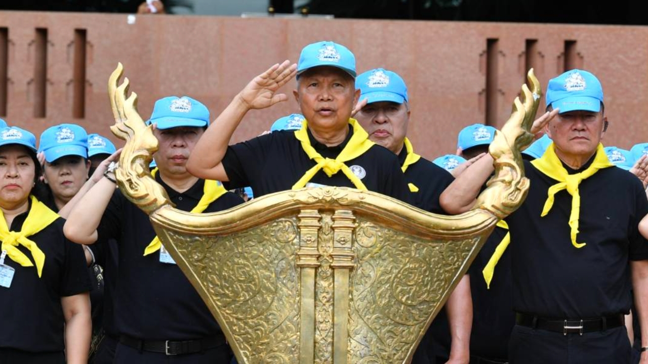“โสภณ” ผุดจัดทีมเคารพธงชาติที่สภา 8 โมงเช้า และ 6 โมงเย็นของทุกวัน
