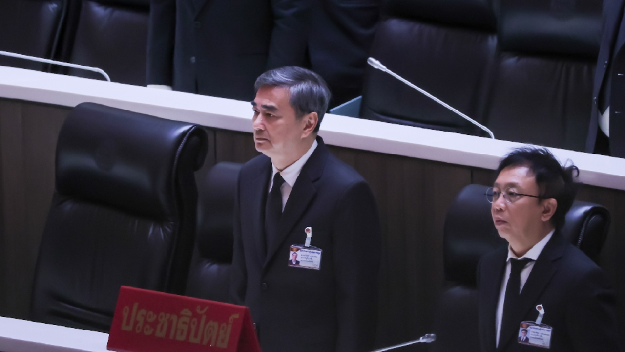 “อภิสิทธิ์” สวนกลับวิปรัฐบาล แฉ รมต. ยุค “อนุทิน 2” เมินตอบญัตติสำคัญ จงใจหนีการตรวจสอบ