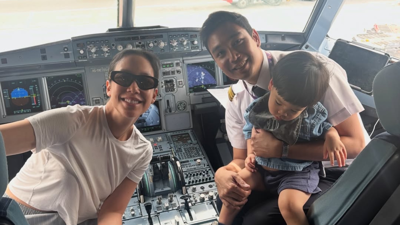 แอริน บินลัดฟ้าไปสิงคโปร์กับลูกและสามี เซอร์ไพรส์กัปตันเที่ยวบินนี้คือน้องชายตัวเอง