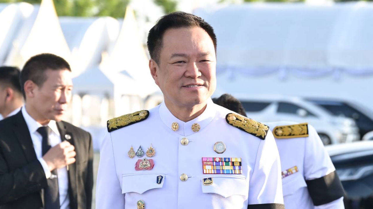 “อนุทิน” ยินดี “ทักษิณ” ได้รับพระราชทานอภัยโทษ บอกวันนี้วันมงคล ไม่พูดเรื่องอื่น