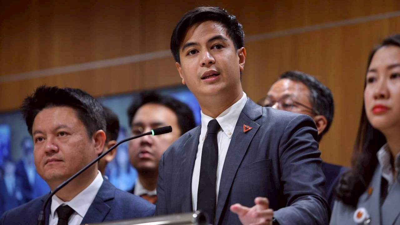“พริษฐ์” ชวนจับตาประชุม ครม. พรุ่งนี้ กฎหมายฉบับไหน “ไปต่อ” หรือ ถูก “ปัดตก” 