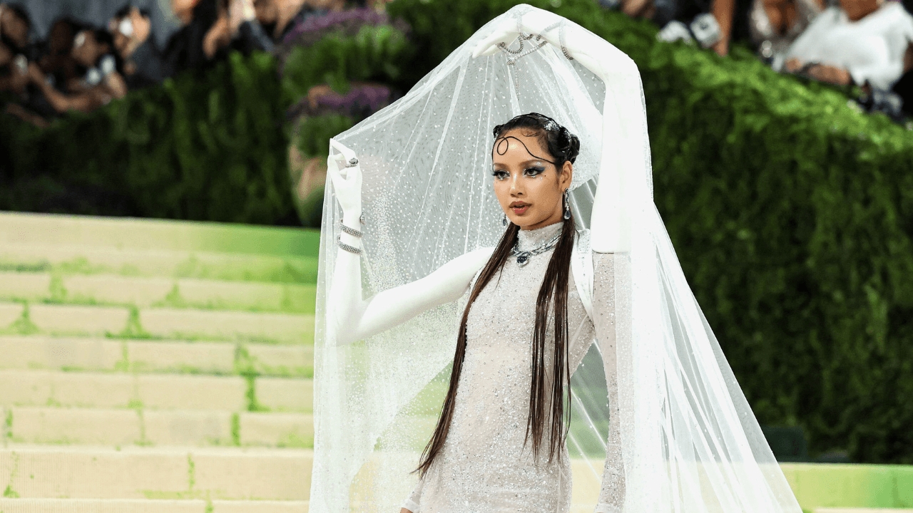 ประมวลภาพ ลิซ่า งาน Met Gala 2026 และบทบาทใหม่ที่ แอนนา วินทัวร์ เลือกเองกับมือ