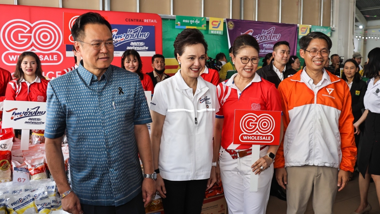 “อนุทิน” ควง “ศุภจี” คิกออฟไทยช่วยไทย จำหน่ายสินค้าราคาประหยัด “สุทัศน์” สส.ปชน. โผล่ต้อนรับ