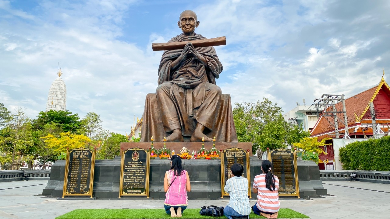 พุทธคุณ "คาถาชินบัญชร" บทสวดมนต์ทรงพลังที่สุด สวดทุกวัน มีอานิสงส์อย่างไร