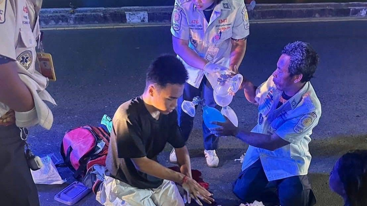 ชื่นชม เยาวชนพ่อค้าหมาล่า ช่วยปั๊มหัวใจ นักท่องเที่ยวต่างชาติหมดสติ ล้มหัวฟาด 