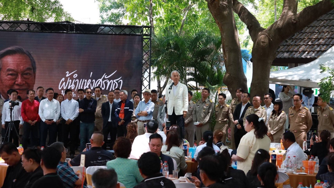 ชาวโคราชนับพันแห่รำลึก “น้าชาติ” ผู้นำแห่งศรัทธา “สุวัจน์” นำทีมบำเพ็ญกุศลครบรอบ 28 ปี