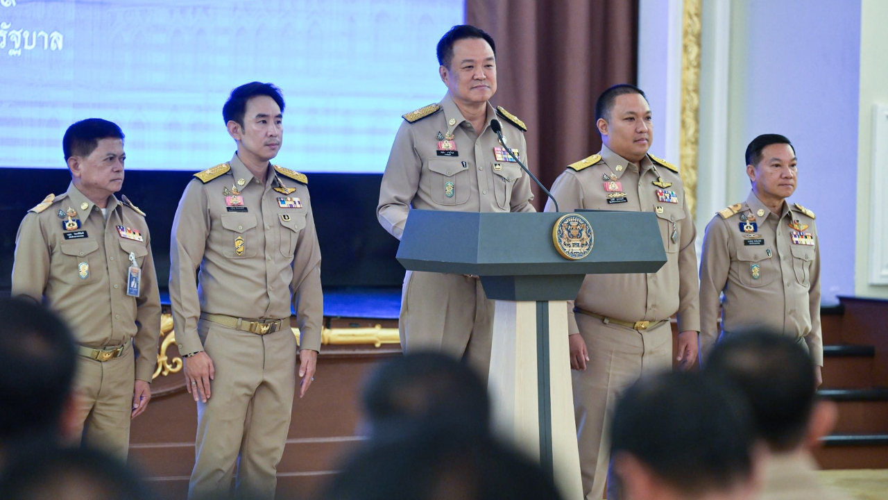 “อนุทิน” พบ “กำนัน-ผู้ใหญ่บ้าน” ขอเป็นกระบอกเสียงลงทะเบียน “ไทยช่วงไทยพลัส”
