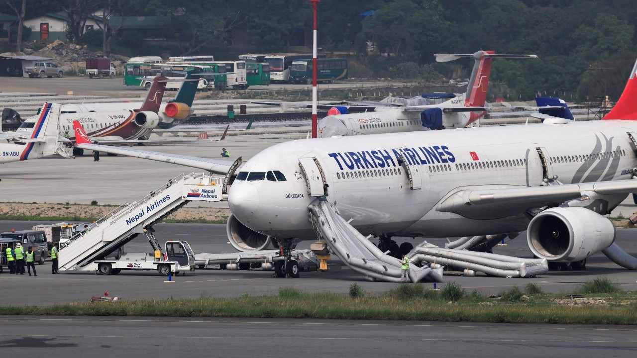 ระทึก เครื่องบิน Turkish Airlines ไฟลุกขณะลงจอดที่เนปาล ผู้โดยสาร 300 ชีวิตรอดหวุดหวิด