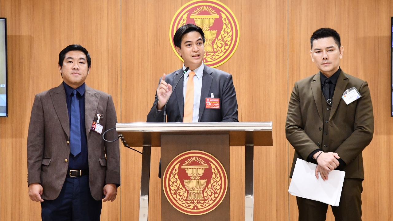 "ไอติม" เตรียมตั้งกระทู้ถามนายกฯ ปมจีนเทาสะสมอาวุธสงคราม