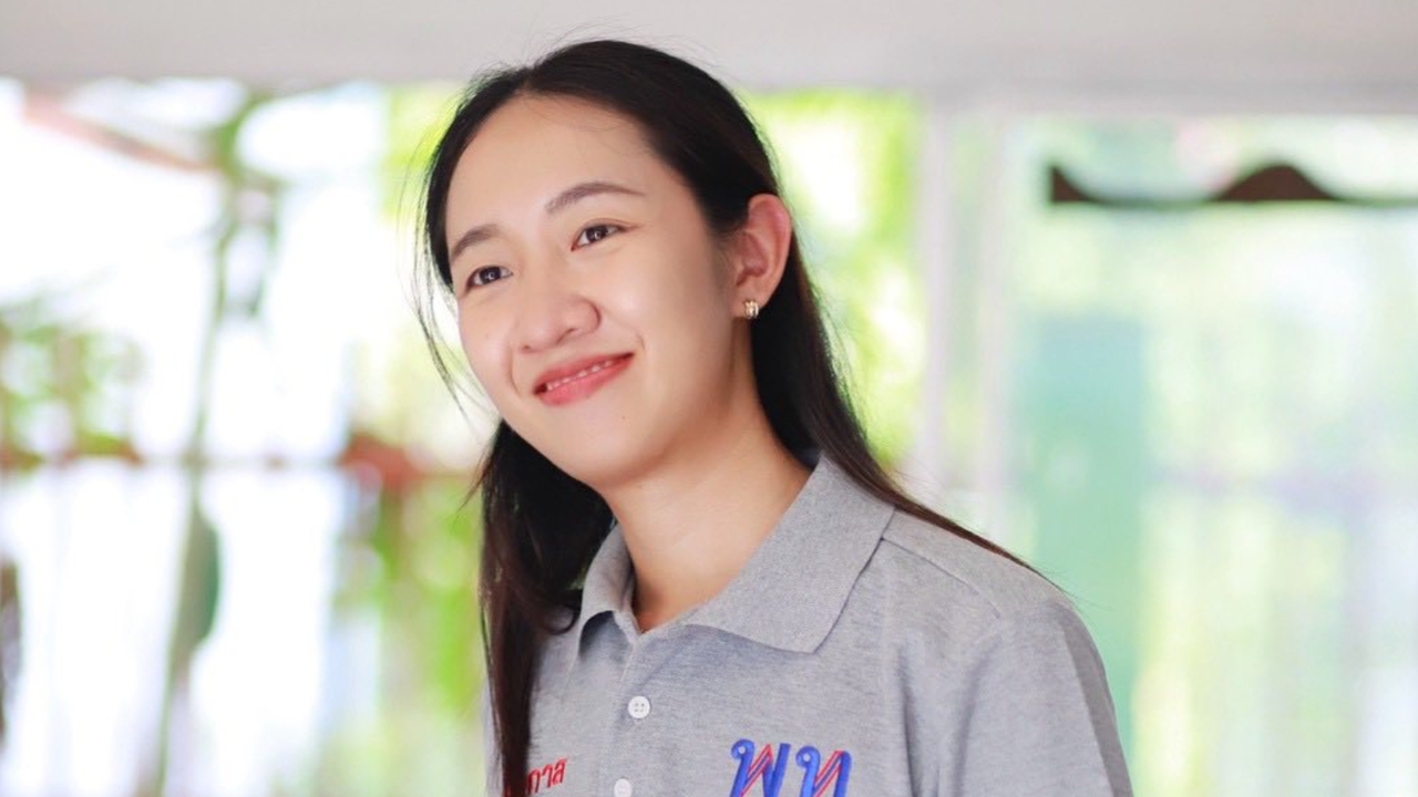 ประวัติ “อาย ชวัลพัชร” หลานสาว “อิ่ม ธีรรัตน์” แม่ทัพกทม.เพื่อไทย ชิงเก้าอี้ สก.ลาดกระบัง