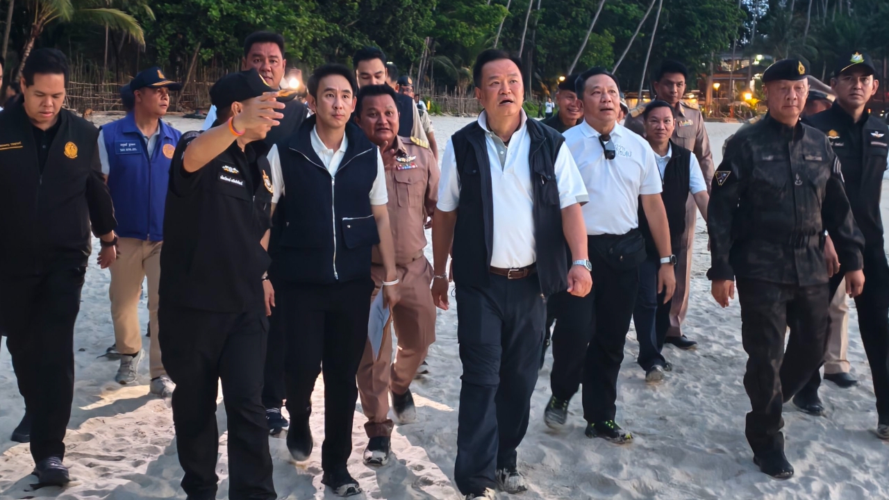 “อนุทิน” ลุยสางปัญหาหาดฟรีดอมภูเก็ต บอกประชาชนไม่ต้องกลัว ขอโทษที่มาช้า