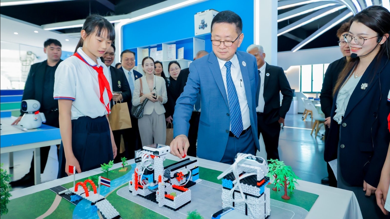 “ประเสริฐ” บุกหางโจว ดึงระบบ AI ยกระดับ Smart Campus ปั้นเด็กไทยเป็นนวัตกรจิ๋ว