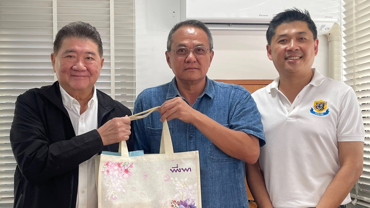 “ธนพร” เข้าขอโทษ “ภูมิธรรม” พร้อมเคลียร์ใจเตรียมถอนฟ้อง
