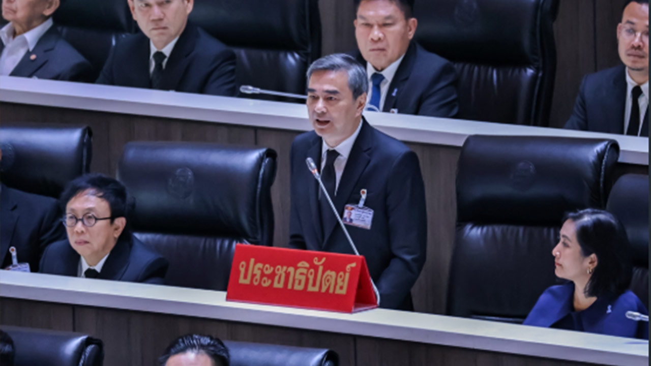 “อภิสิทธิ์” ฉะรัฐบาลใจแคบเลือกปฏิบัติ อุ้มกฎหมายพวกพ้องแต่ทิ้งร่างภาคประชาชน