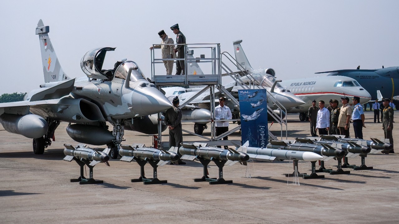 อินโดนีเซียเสริมแสนยานุภาพกองทัพ รับมอบเครื่องบินรบ Rafale ล็อตใหม่จากฝรั่งเศส