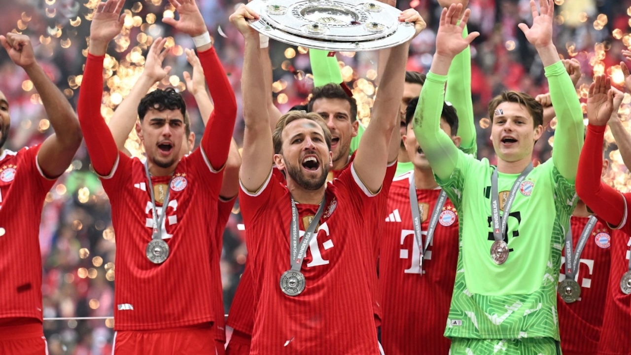 Bayern Munich Crushes Cologne to Celebrate Bundesliga Title in High Spirits