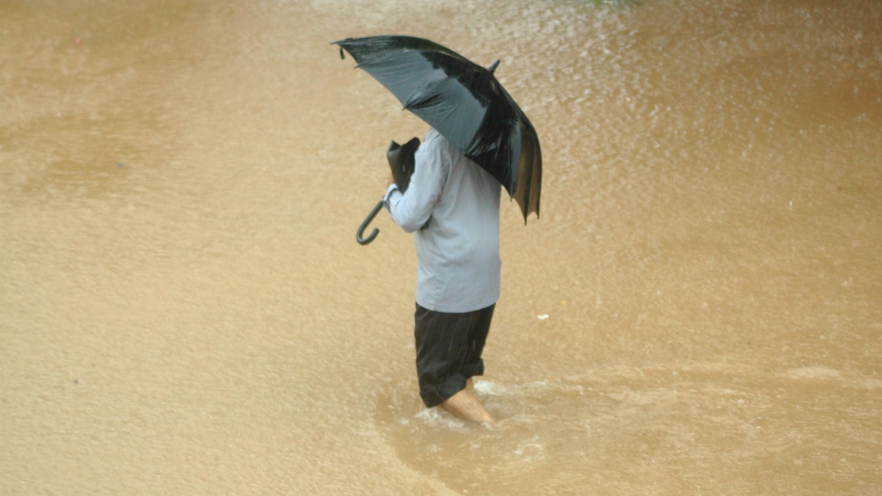 ประกาศฉบับ 6 เช็กจังหวัดได้รับผลกระทบ "ฝนตกหนักมาก" เฝ้าระวังน้ำท่วม น้ำป่าหลาก
