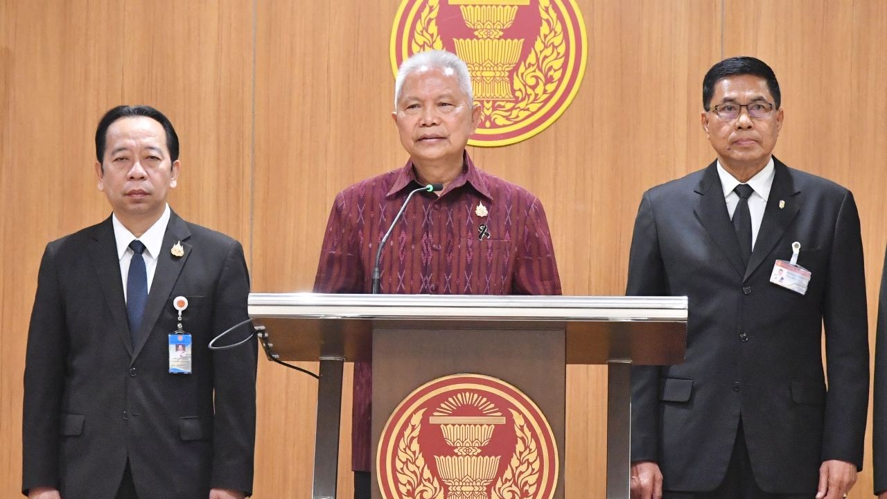 “โสภณ” สั่งเบรกขึ้นเงินเดือนผู้ช่วย สส.-สว. ศึกษาลดจำนวน ตั้งกรอบเสร็จใน 3 เดือน