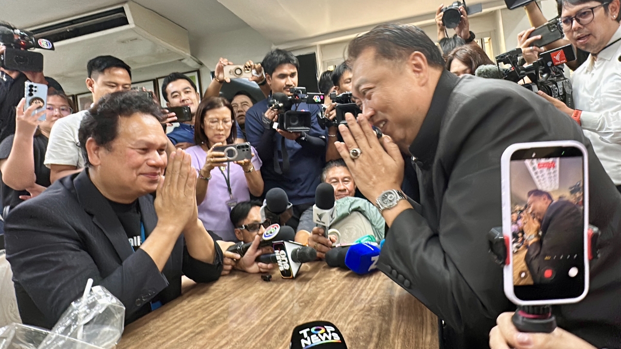 “สุชาติ” ไหว้ขอโทษนักข่าว รับเฟลเจอเรื่องโพลทุจริต ด้าน “นักข่าว” บอกไม่ติดใจ