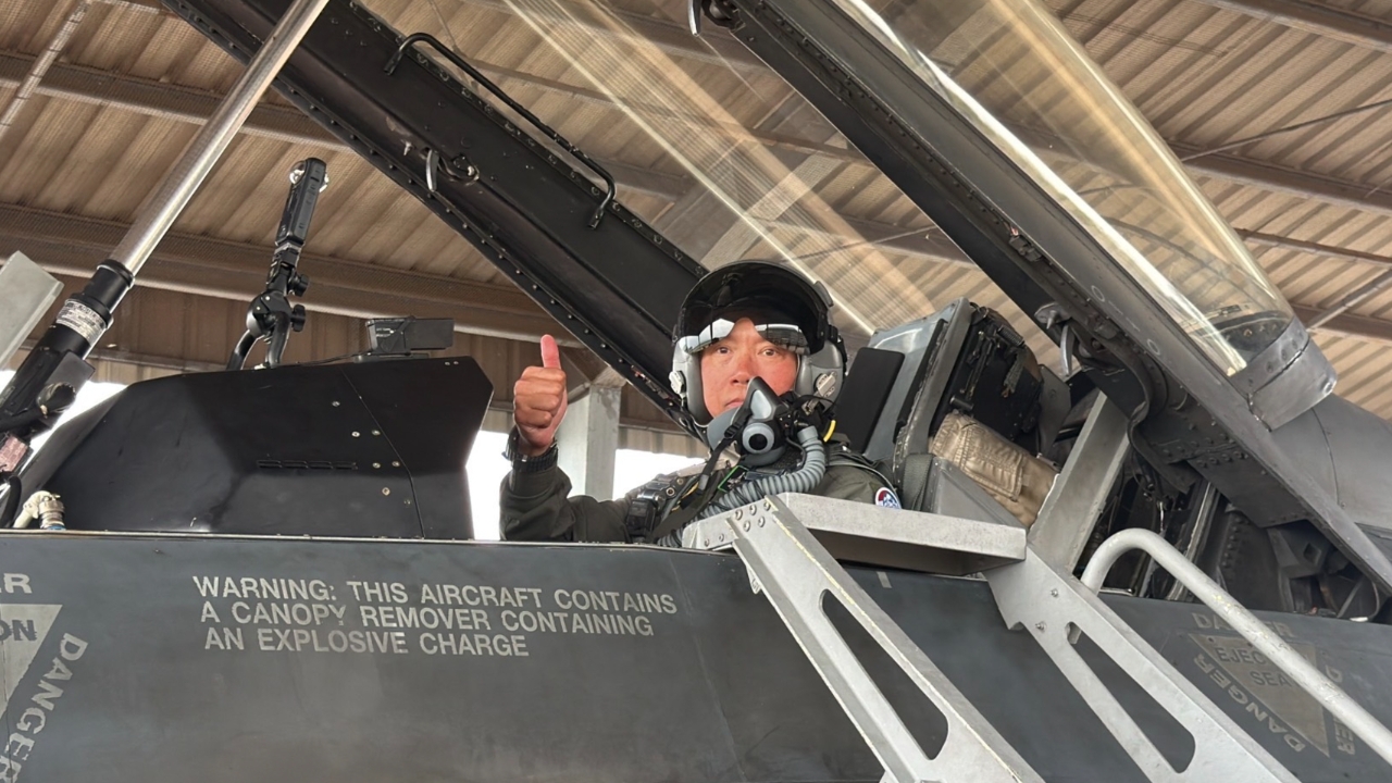 ผบ.ทสส. ขึ้นบิน F-16 ทดสอบสมรรถนะสำรวจชายแดนฝั่งตะวันตก