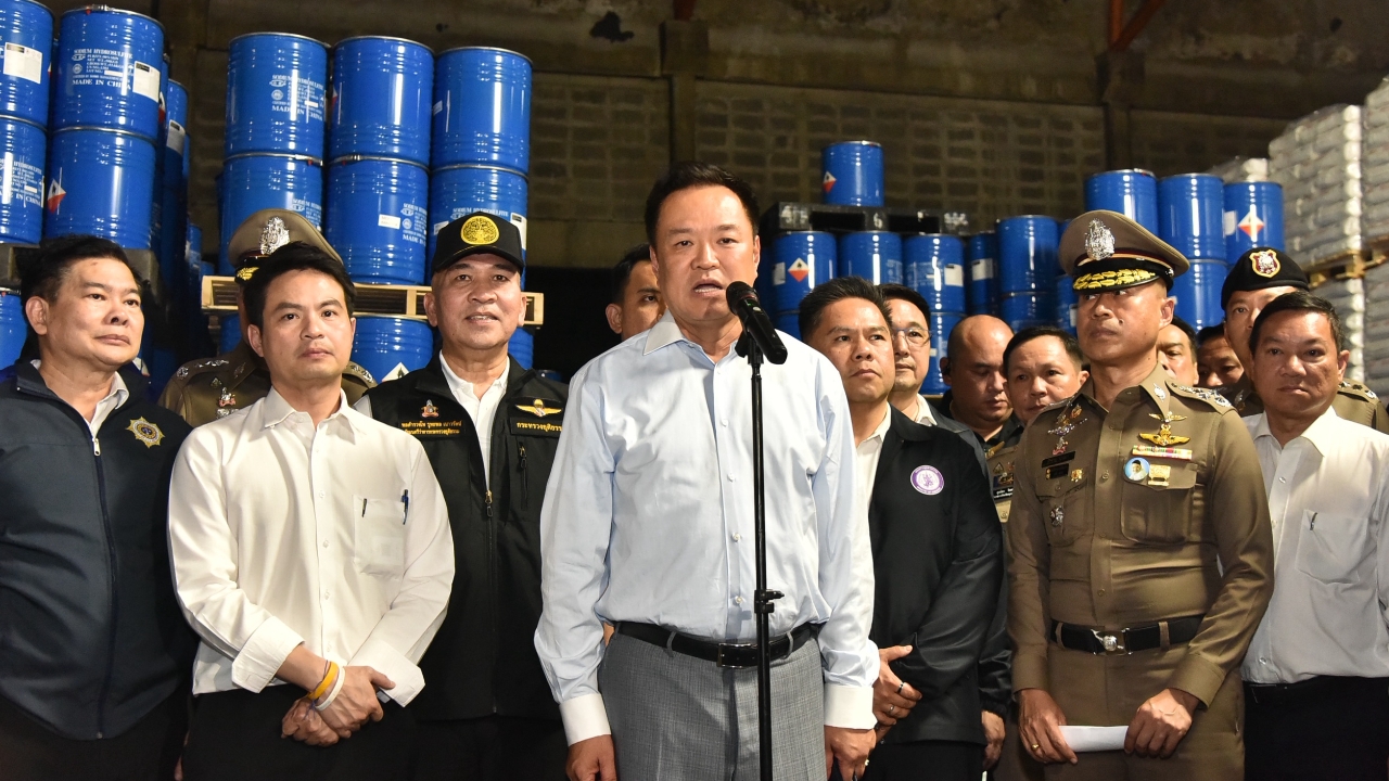 นายกฯ ฟิต กลับจากเวียดนาม แถลงจับยาข้ามชาติ ยึดสารผลิตยาบ้า 1,100 ล้านเม็ด