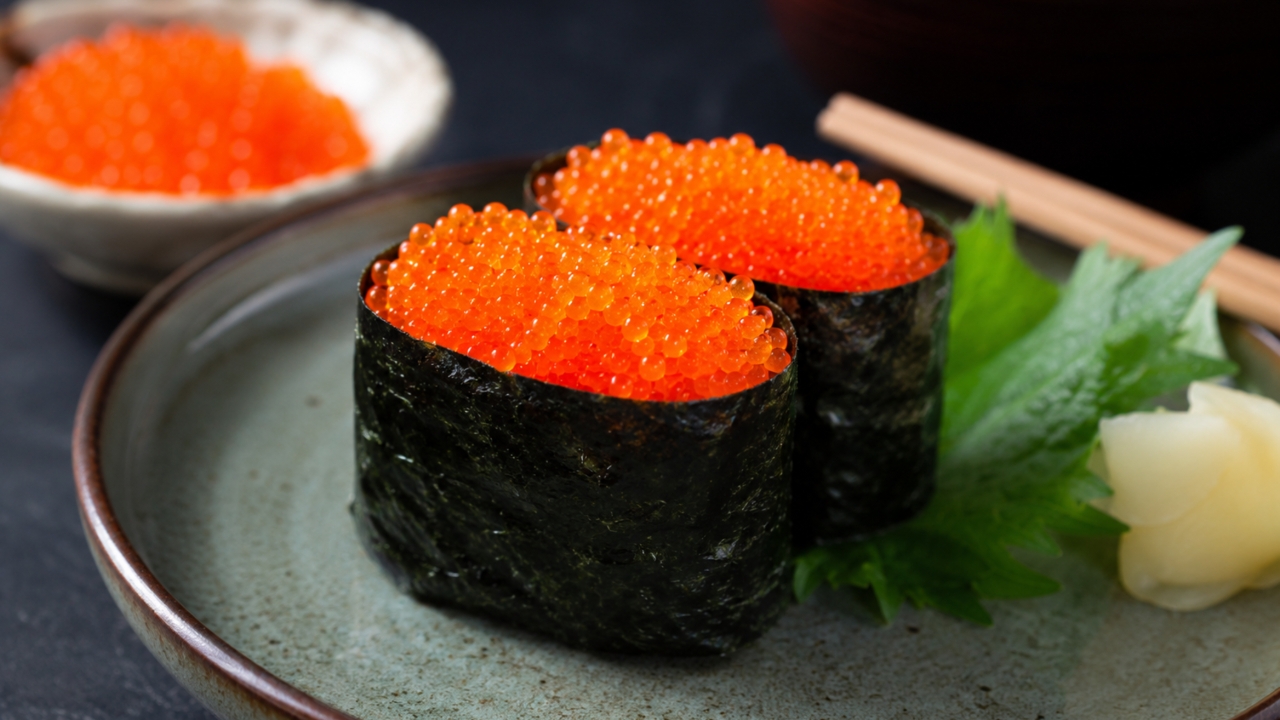 รู้แล้วมีอึ้ง! "ไข่กุ้ง" บนหน้าซูชิ แท้จริงไม่ได้มาจากกุ้ง ส่องประโยชน์ดีๆ ที่ซ่อนอยู่