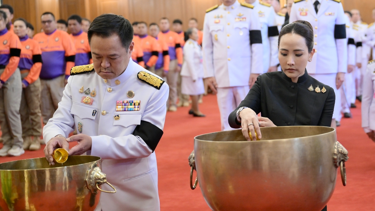 “นายกฯ-ภริยา” นำ ครม. เข้าถวายน้ำสรงพระศพ เจ้าฟ้าพัชรกิติยาภา 
