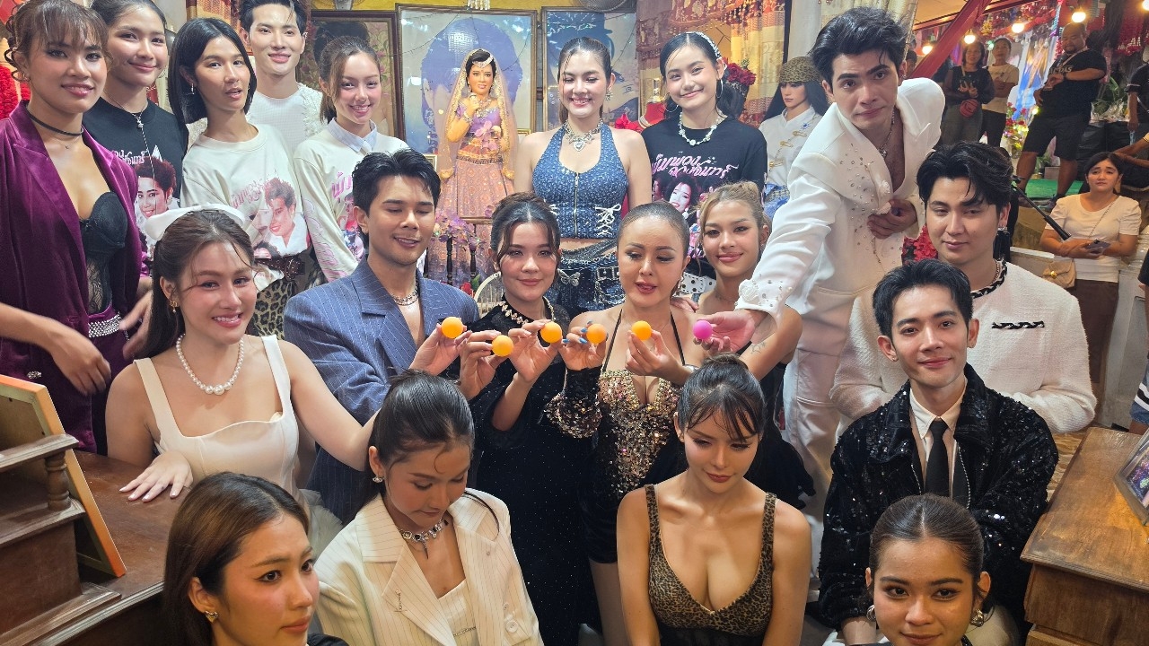 เปาวลี-กานต์ ทศน นำทีมศิลปินร่วมงาน พุ่มพวง ดวงจันทร์ ก่อนล้วงไหลุ้นเลขฝากแฟนๆ