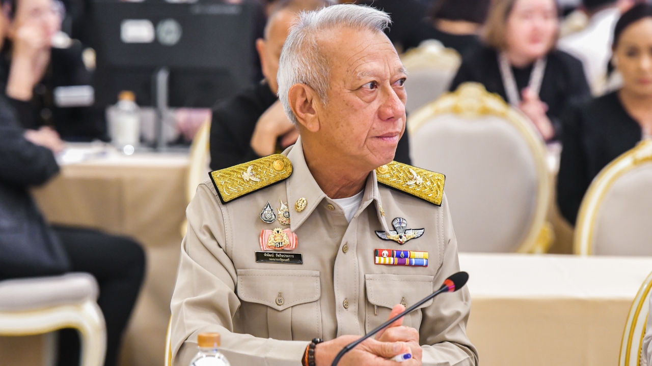 “พิพัฒน์” นำถก ศบก. ติดตามแนวทางกระจายน้ำมันสำรอง กำชับรักษาข้อมูล หวั่นกระทบเชื่อมั่น ปชช.