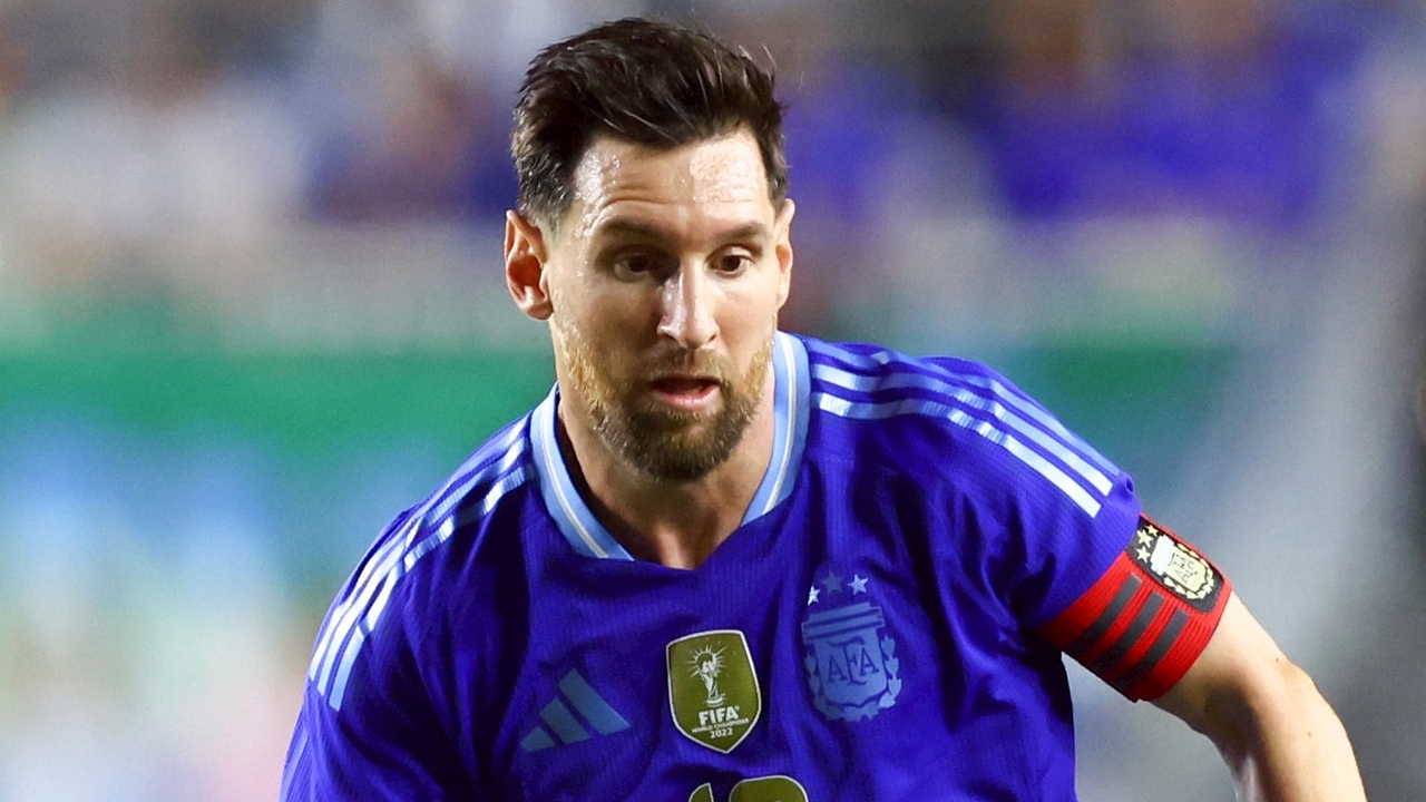 Incredible Feat! Messi Scores 900 Goals Following Ronaldo, But Stats Reveal Who Is More Dominant