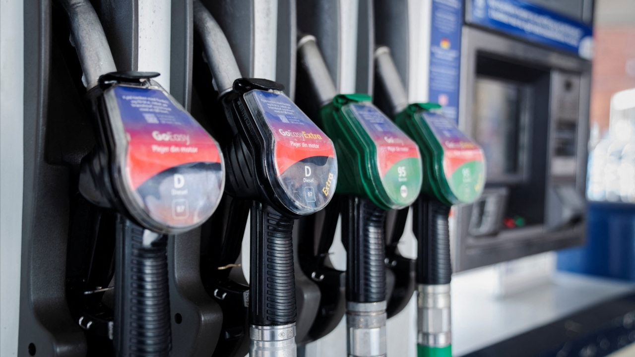 ราคาน้ำมันโลกพุ่ง 110 ดอลลาร์ต่อบาร์เรล หลังโครงสร้างพลังงานโดนโจมตี