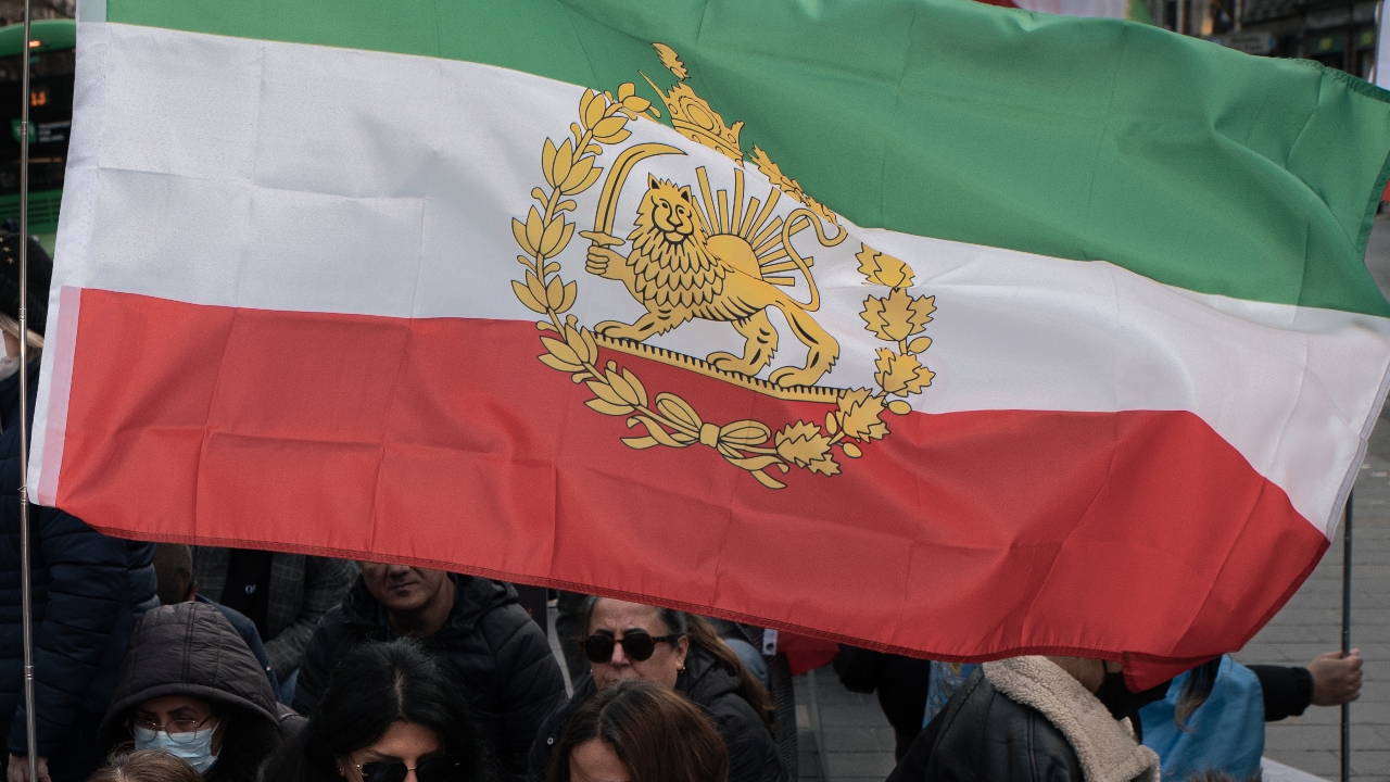 ศาลอิหร่านสั่งแขวนคอ 3 นักโทษ ฐานสังหารตำรวจและก่อปฏิบัติการเอื้อประโยชน์ให้สหรัฐฯในการประท้วงใหญ่