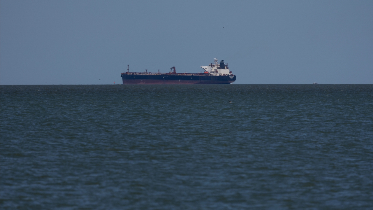 ขุนคลังสหรัฐฯ เผย อาจผ่อนคลายคว่ำบาตรน้ำมันอิหร่าน หลังราคาพุ่ง