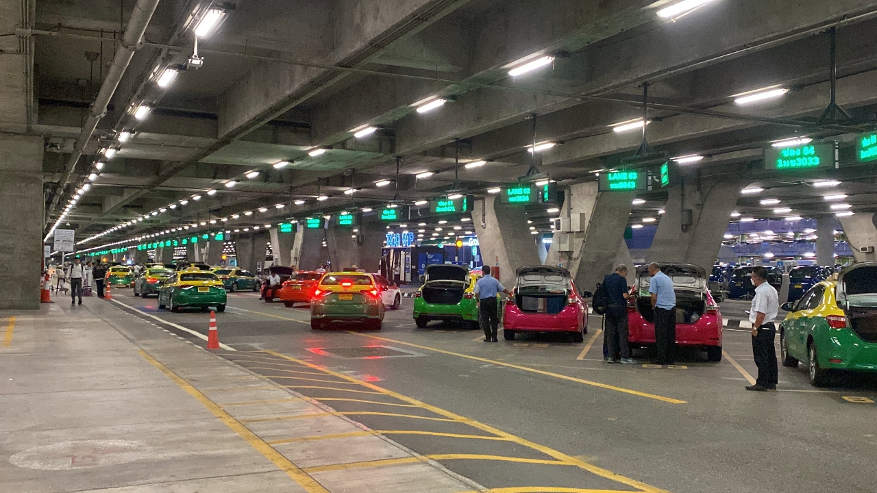 แท็กซี่สุวรรณภูมิ เริ่มทยอยหยุดให้บริการ หลังประสบปัญหาน้ำมันขาดแคลน