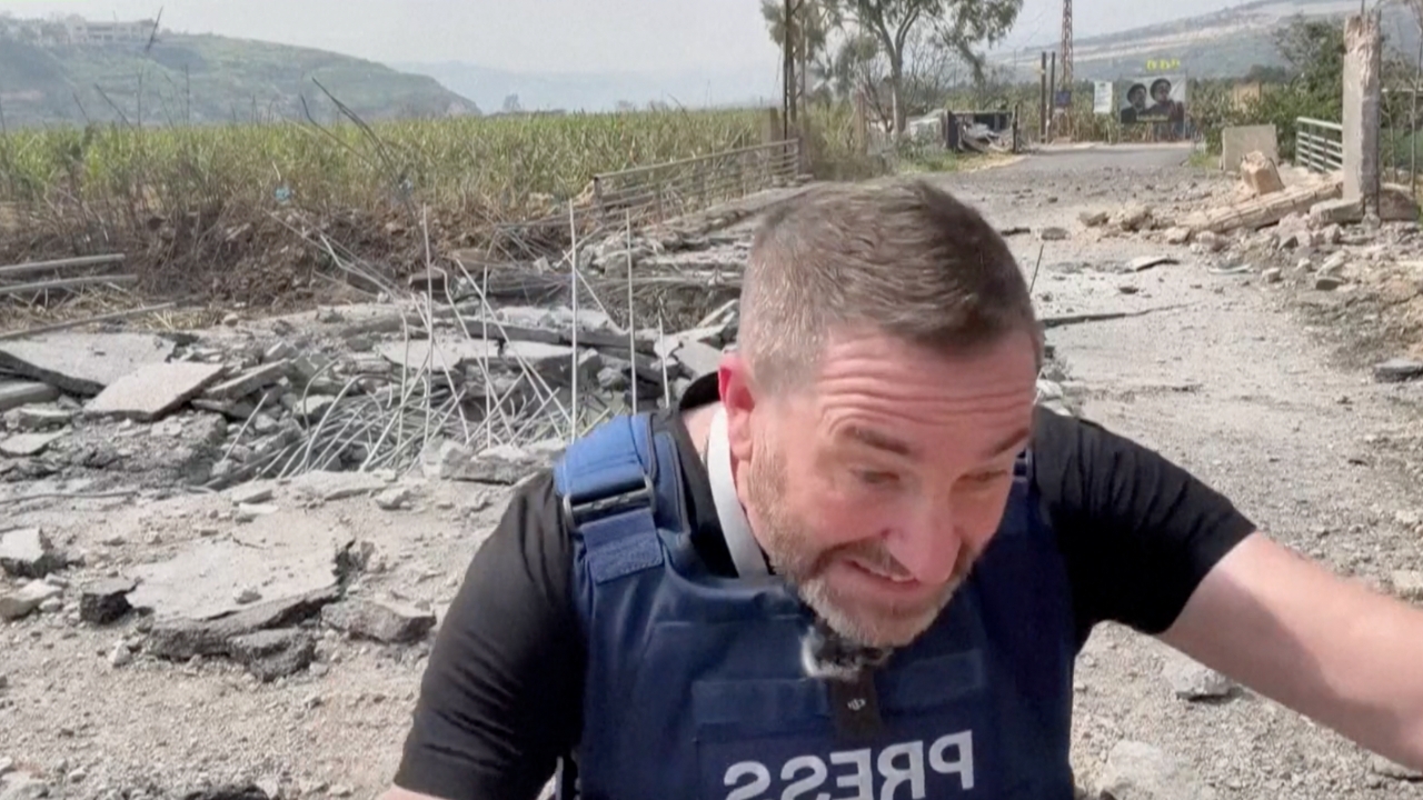 ระทึก! ขีปนาวุธอิสราเอลตกเฉียดนักข่าวกลางไลฟ์ที่เลบานอน เจ็บ 2 ราย