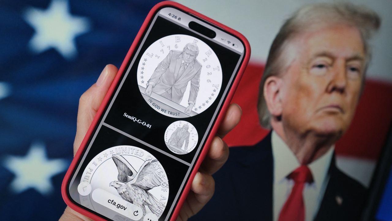 สหรัฐฯ ไฟเขียวผลิต "เหรียญทองมีรูปทรัมป์" ท่ามกลางเสียงคัดค้านว่าไม่เหมาะสม-ละเมิดกฎหมาย
