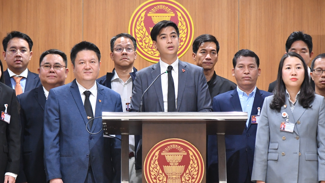 ปชน. เสนอญัตติ-ชุดกฎหมายเข้าสู่สภาฯ หวังบรรจุโดยเร็ว ชี้ 4 เรื่องด่วนกระทบชีวิตคนไทย